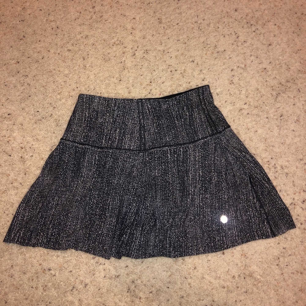 LULU LEMON PLEATED SKIRT